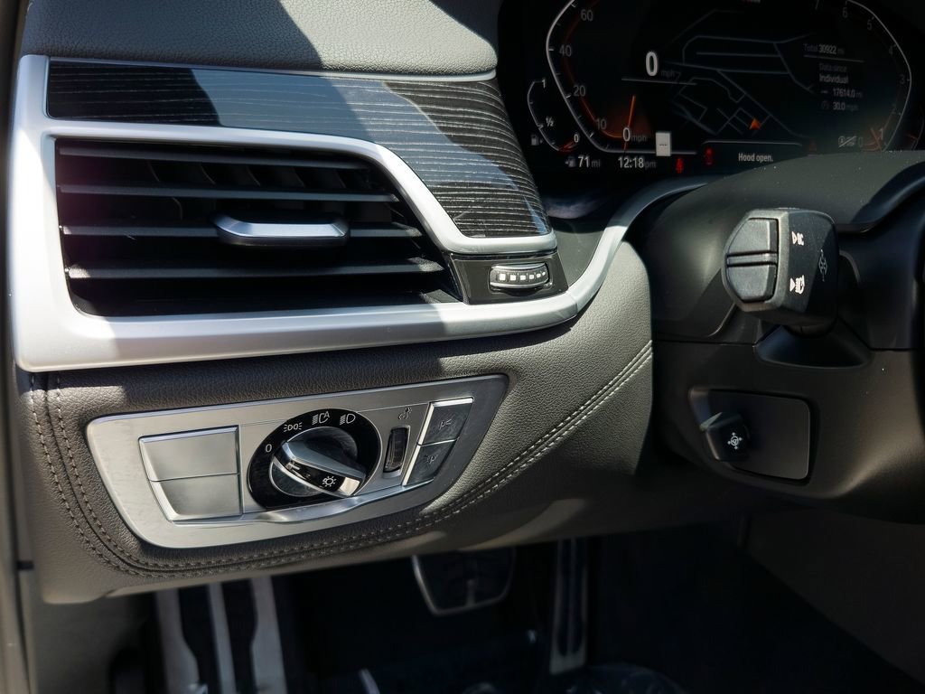 Used 2022 BMW 740i w/ M Sport Package RWD image 16