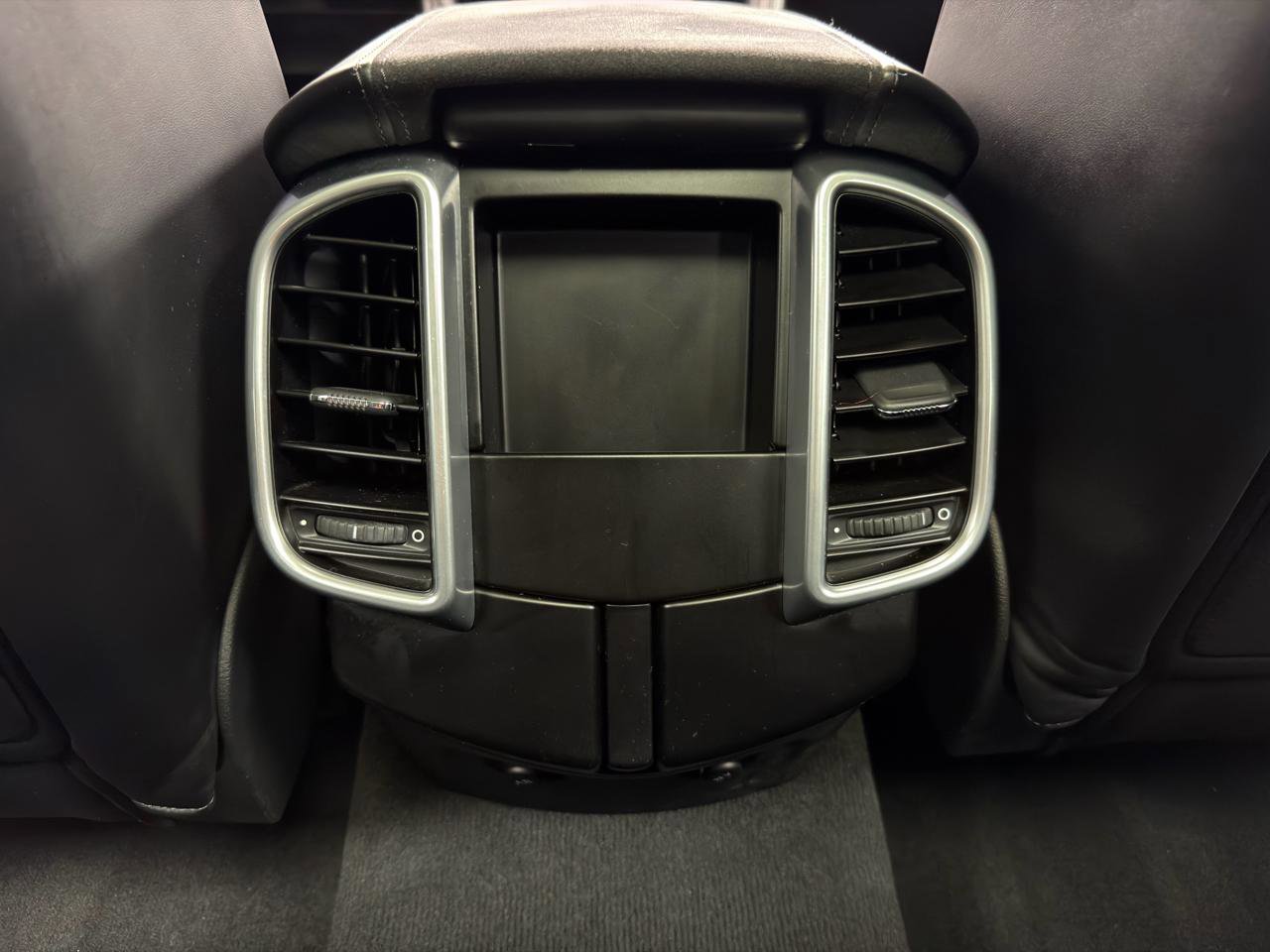 Used 2016 Porsche Cayenne GTS image 33