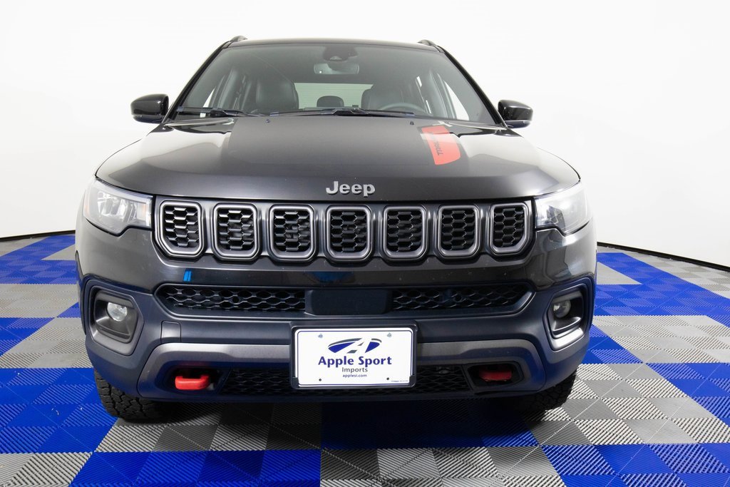 Used 2024 Jeep Compass Trailhawk image 2