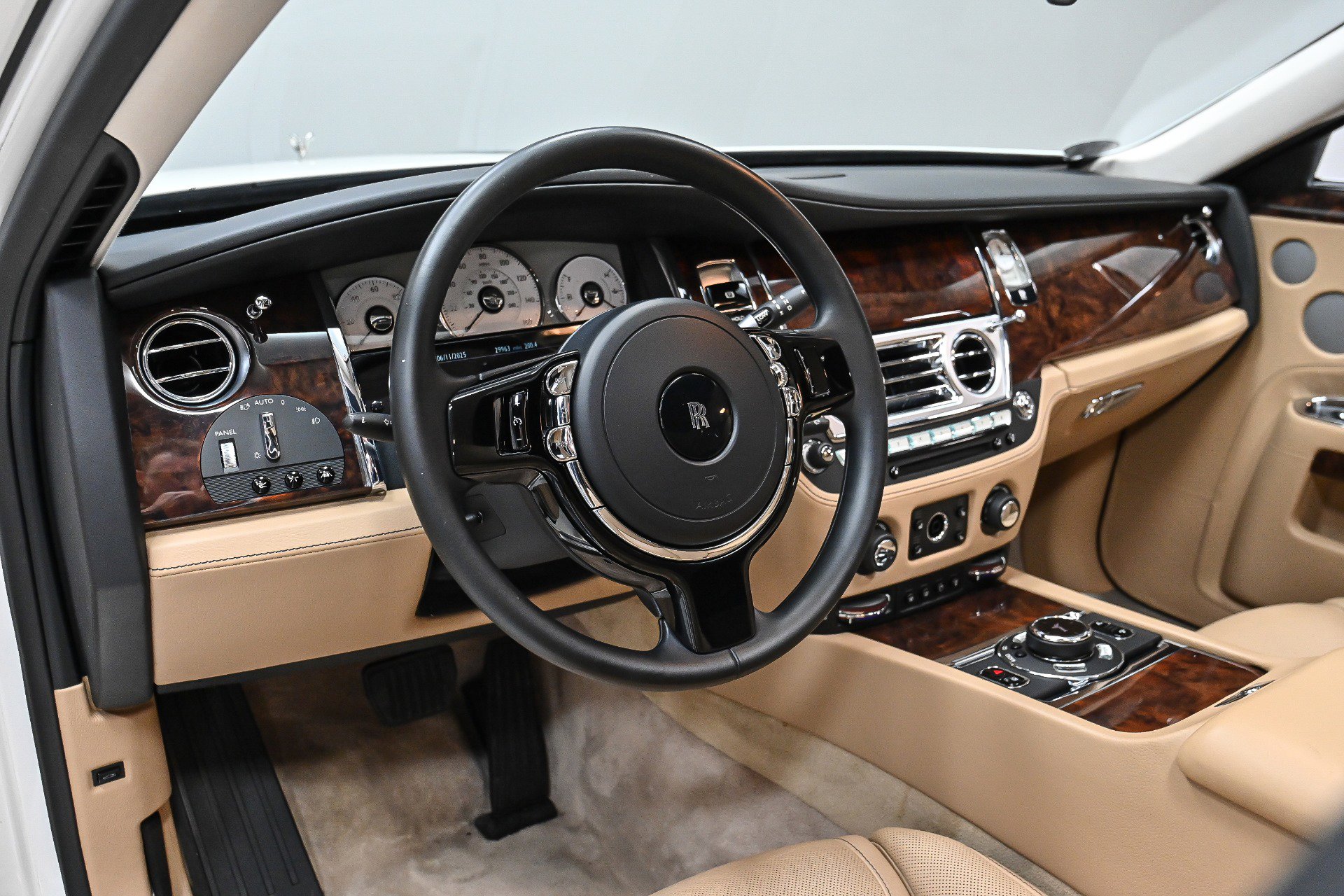 Used 2017 Rolls-Royce Ghost image 7