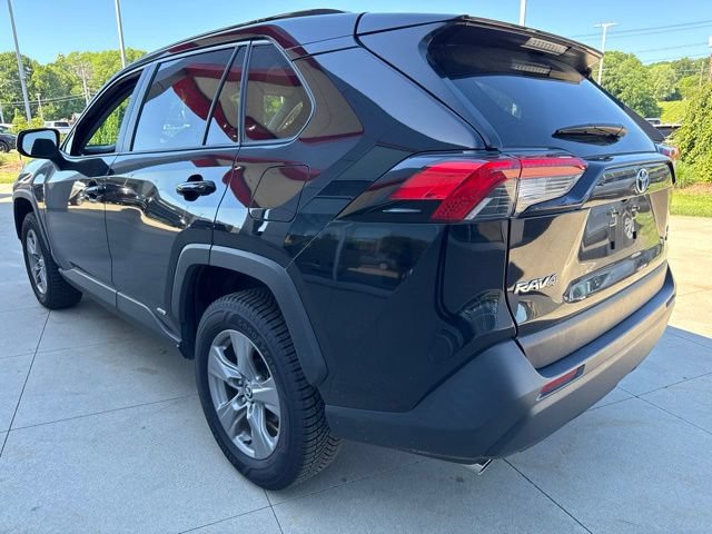 Used 2022 Toyota RAV4 LE AWD/4WD image 5