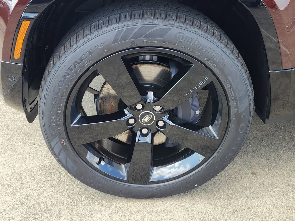 Used 2025 Land Rover Defender 130 X-Dynamic SE image 9