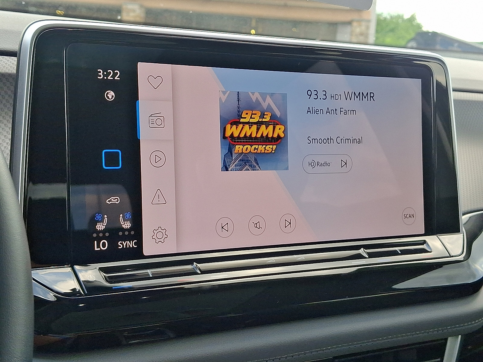 Certified 2025 Volkswagen Atlas Peak Edition SE image 17