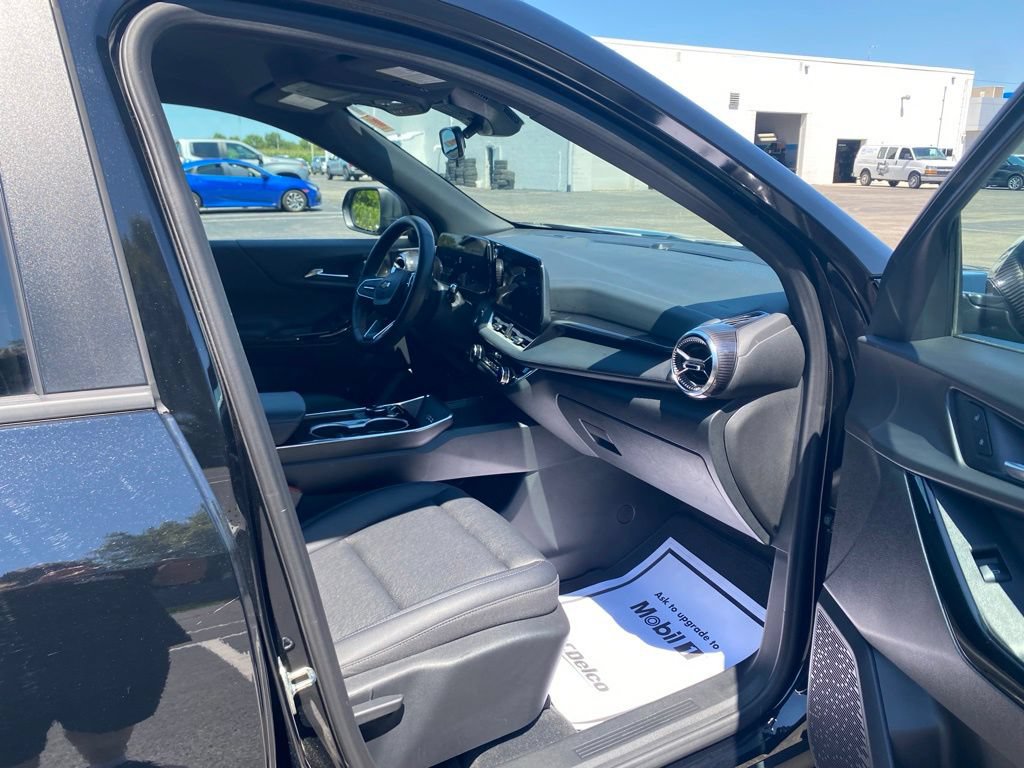 Used 2026 Chevrolet Equinox LT w/ Convenience Package II AWD/4WD image 12