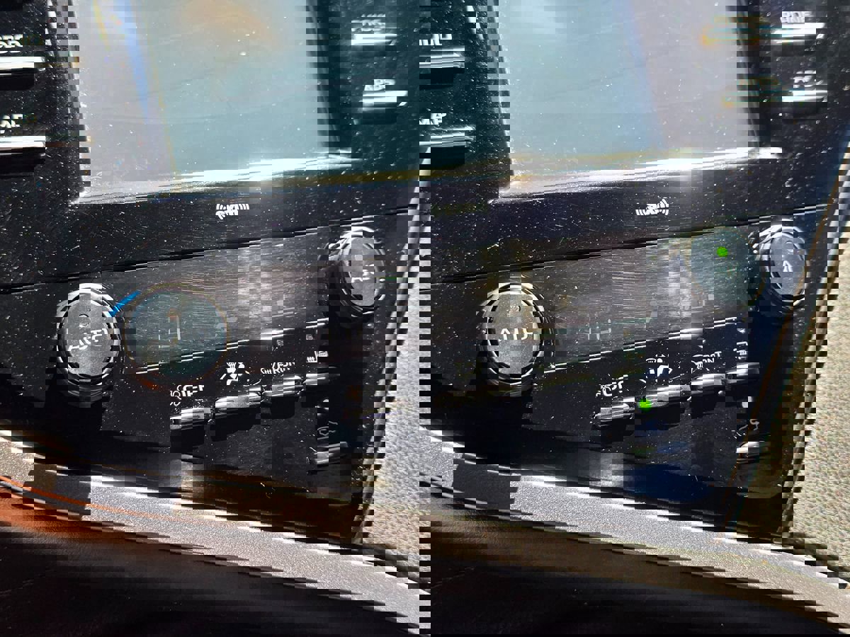 Used 2020 Toyota Camry SE w/ Convenience Package image 32