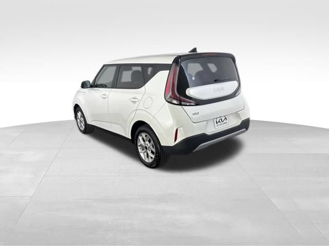 Certified 2025 Kia Soul LX FWD image 9
