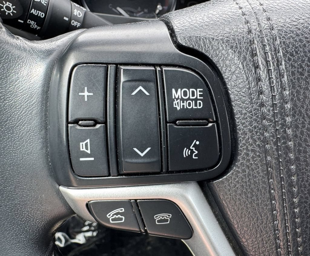 Used 2016 Toyota Highlander XLE AWD/4WD image 19