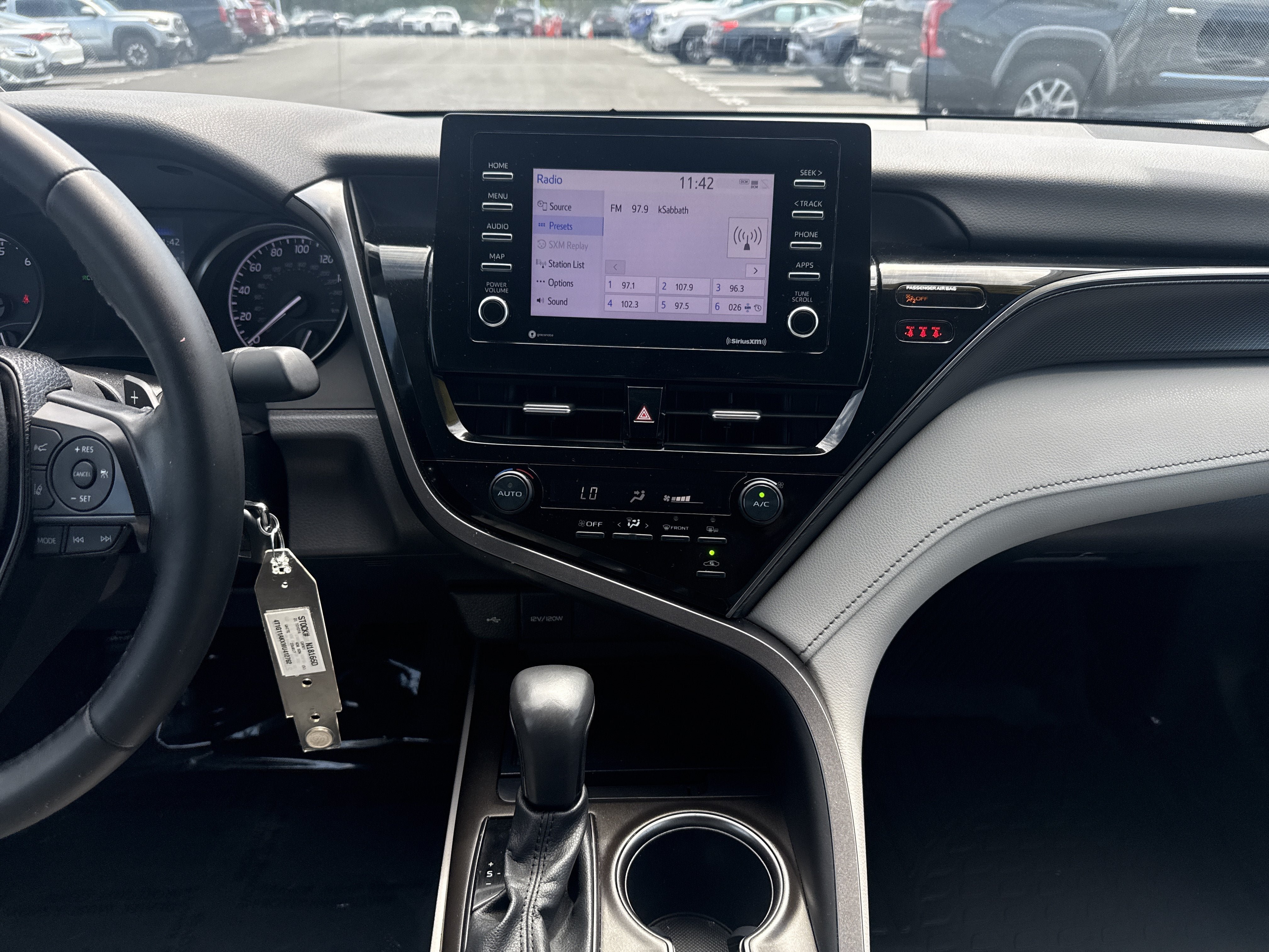 Used 2021 Toyota Camry SE FWD image 12