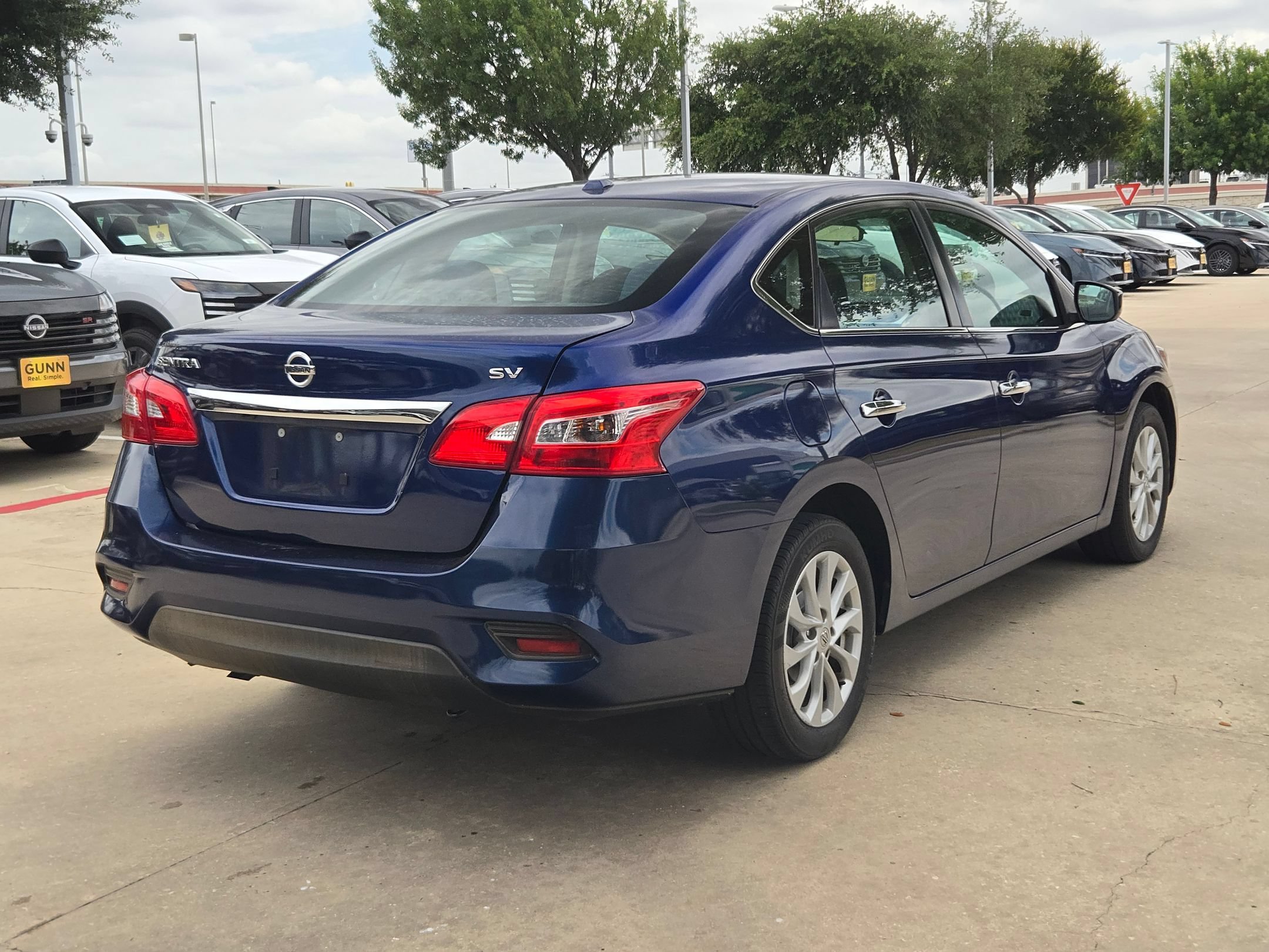 Used 2019 Nissan Sentra SV FWD image 3