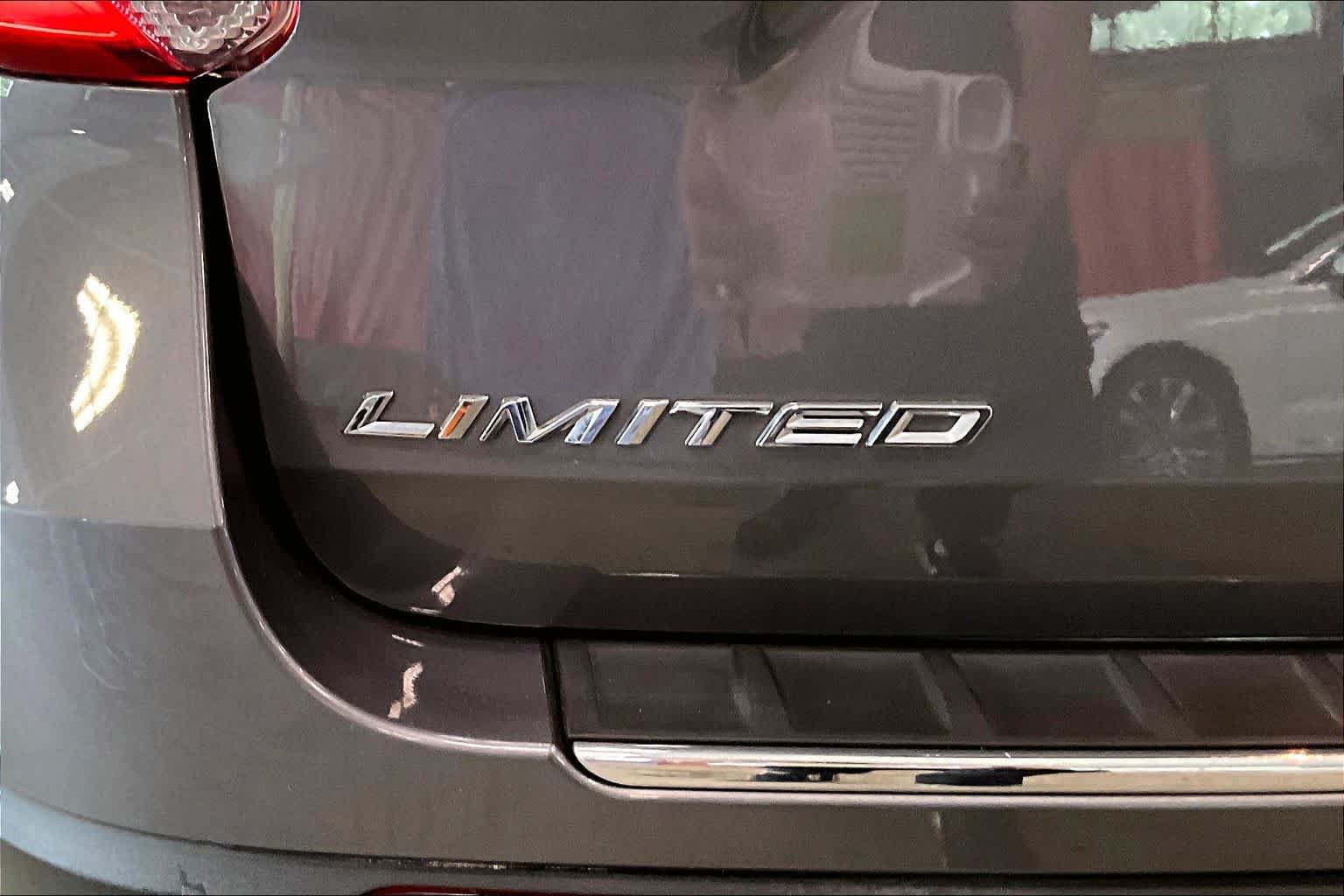Used 2022 Ford Explorer Limited AWD/4WD image 10