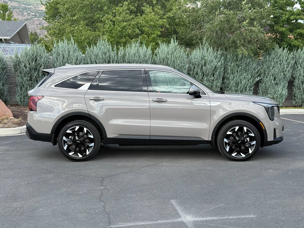 Used 2025 Kia Sorento EX AWD/4WD image 7