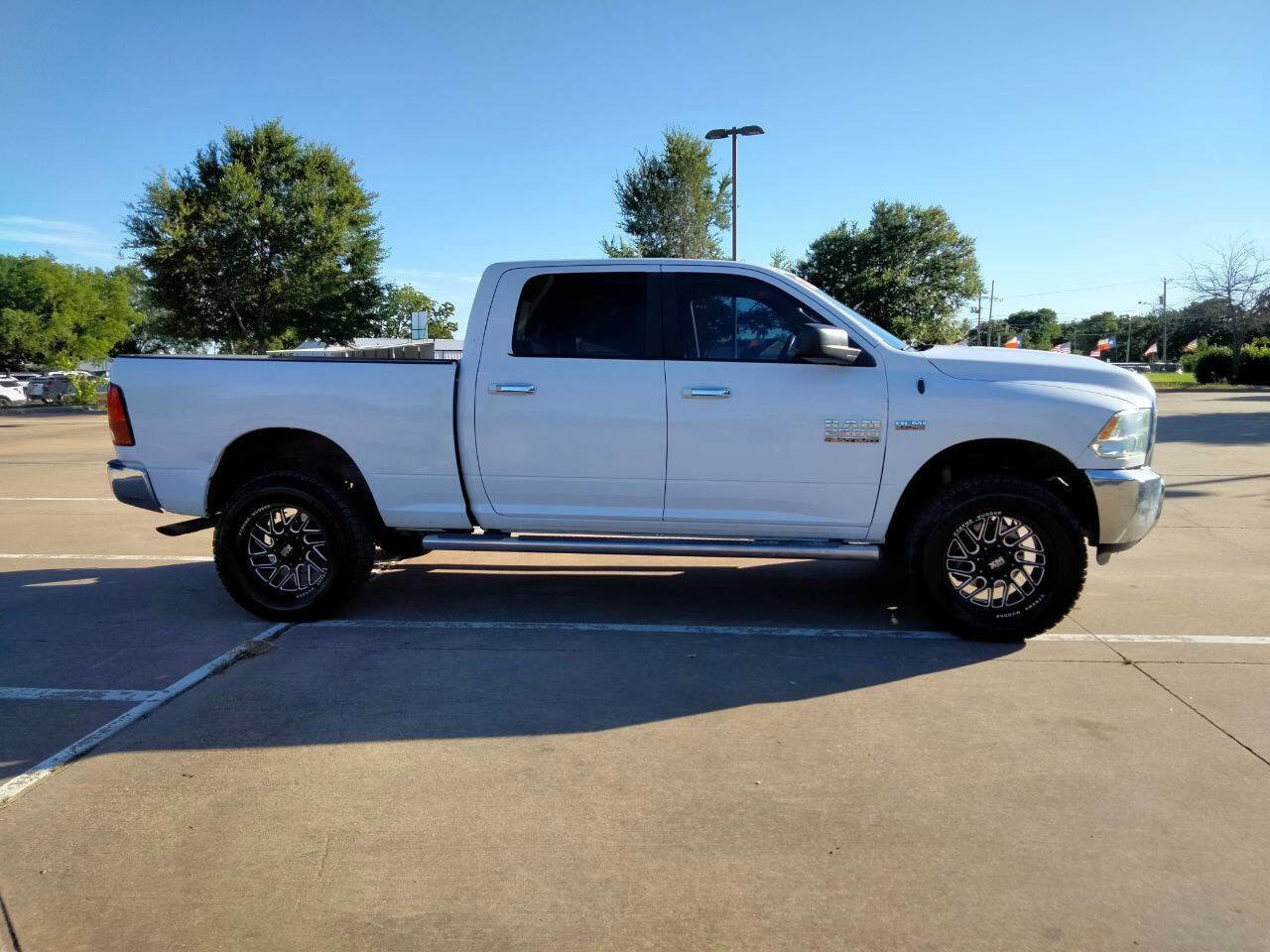 Used 2018 RAM 2500 SLT AWD/4WD image 2