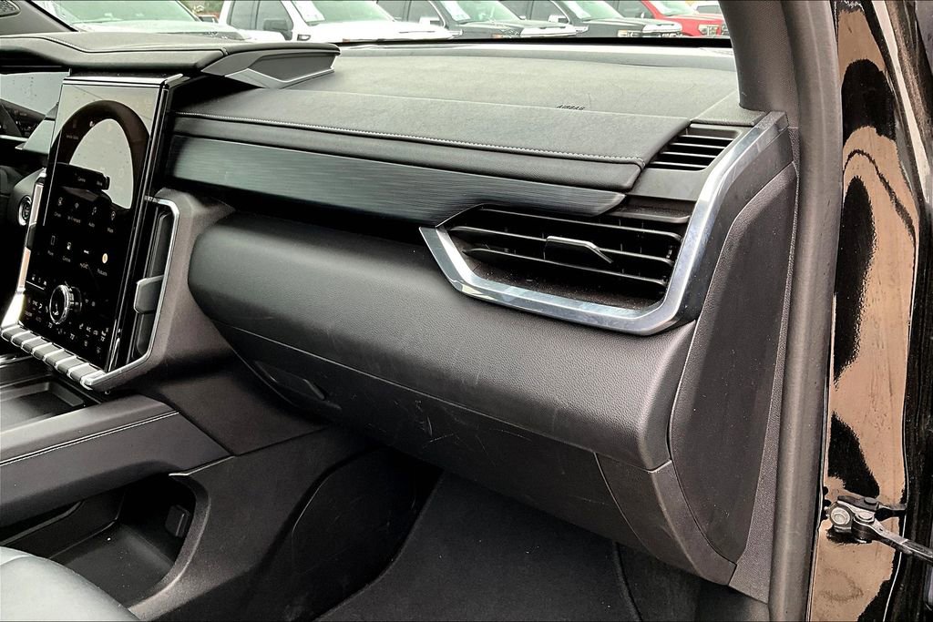 Used 2024 GMC Acadia Elevation image 19