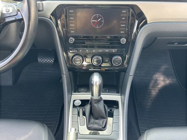 Used 2020 Volkswagen Passat 2.0T SE w/ Sunroof Package image 19