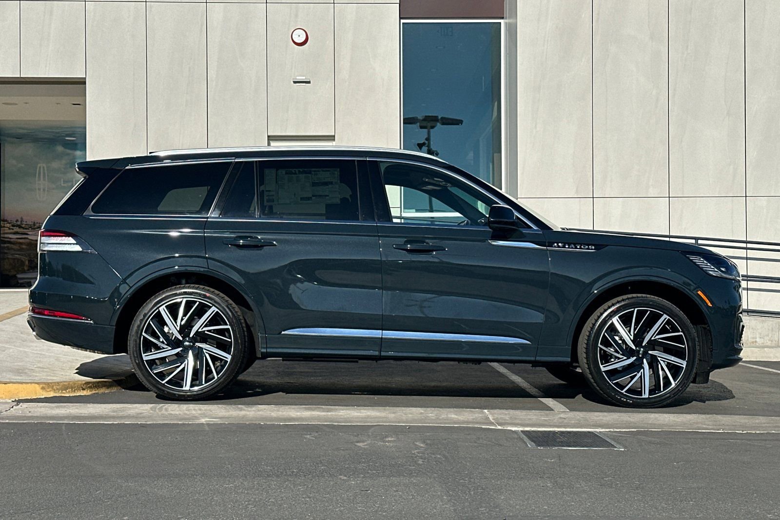 New 2026 Lincoln Aviator Black Label AWD/4WD image 2