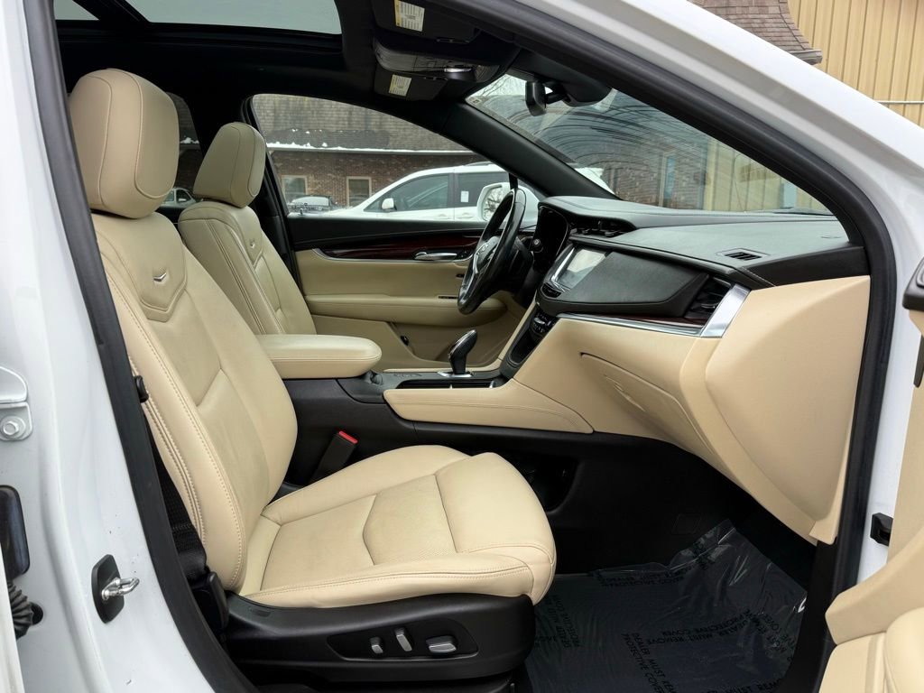 Used 2018 Cadillac XT5 Luxury w/ Driver Awareness Package image 22