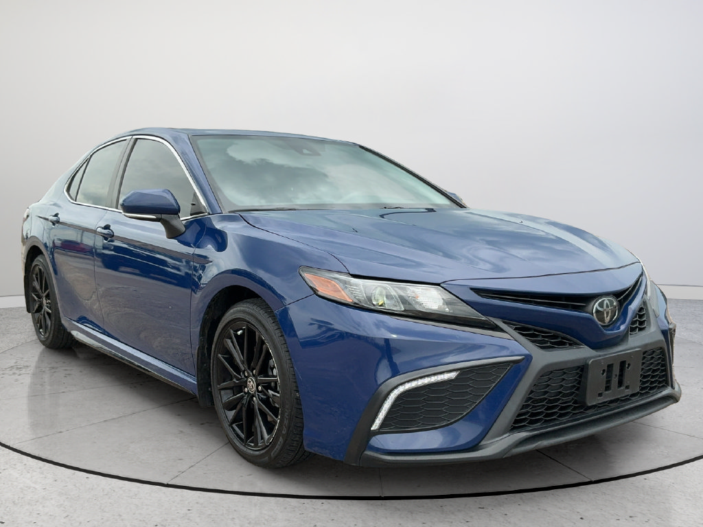 Used 2023 Toyota Camry SE FWD image 1