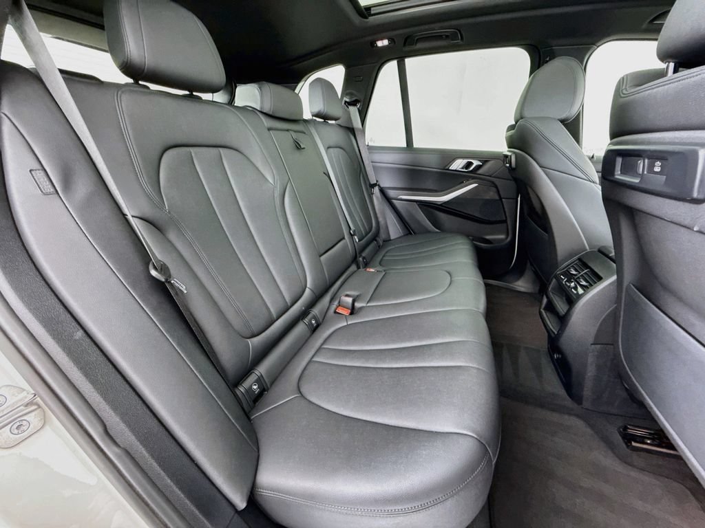 Used 2022 BMW X5 xDrive40i AWD/4WD image 27