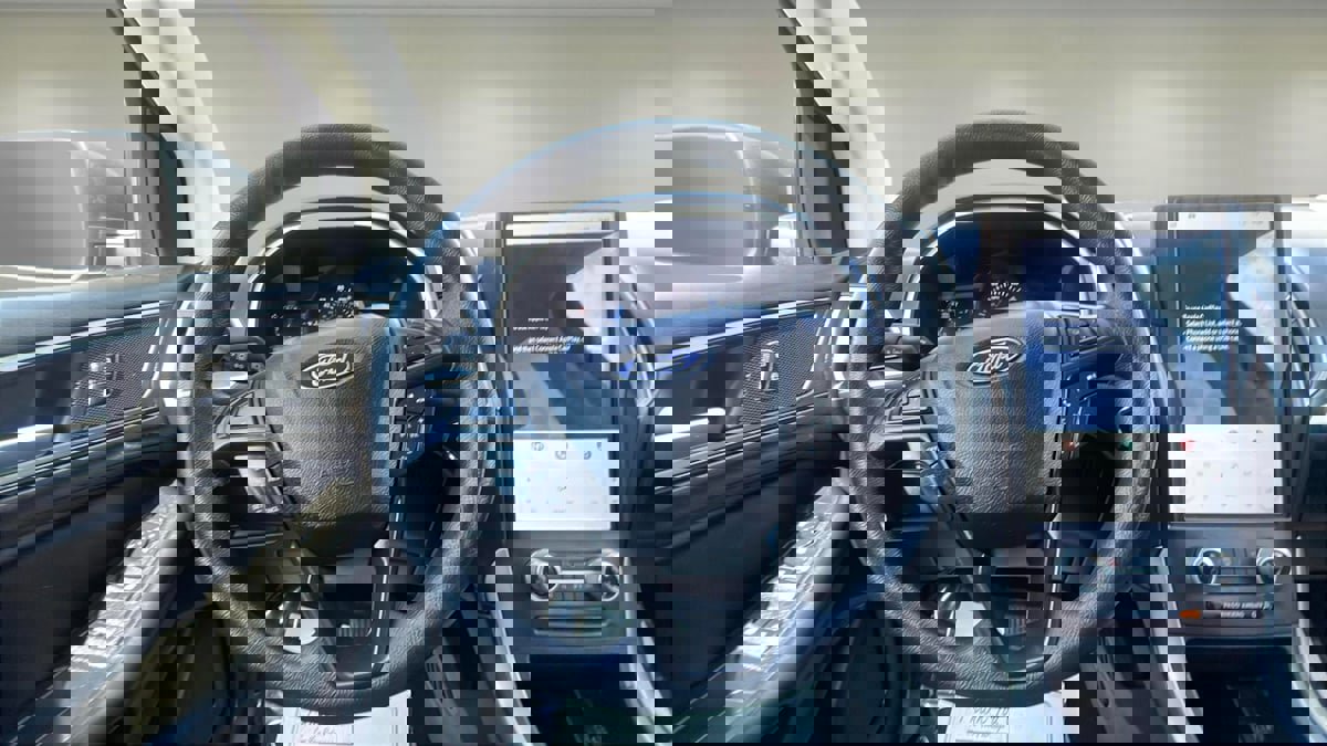 Used 2021 Ford Edge SE w/ Cargo Accessory Package image 11