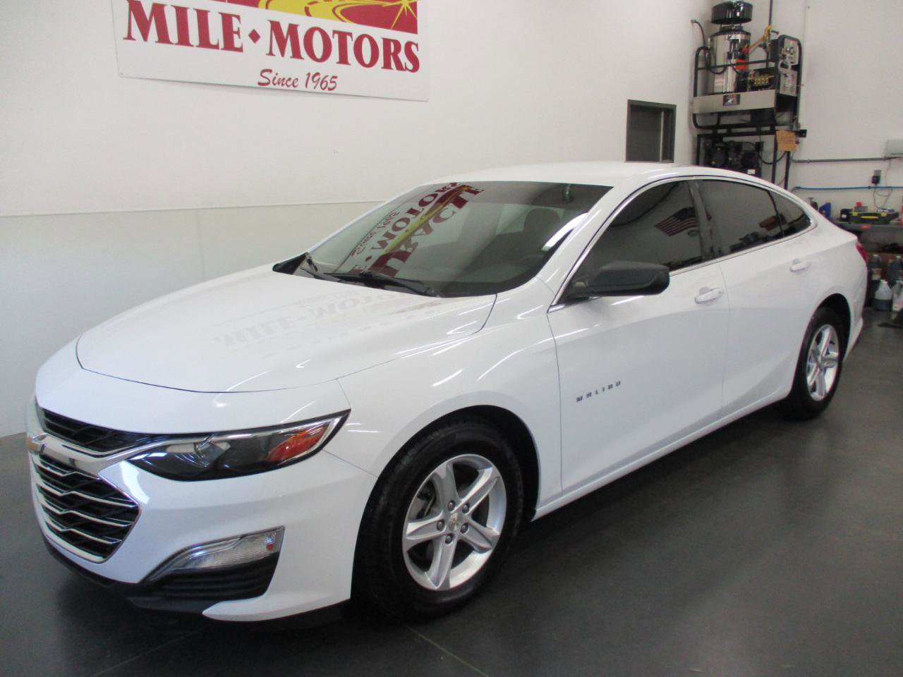 Used 2023 Chevrolet Malibu LS FWD image 3