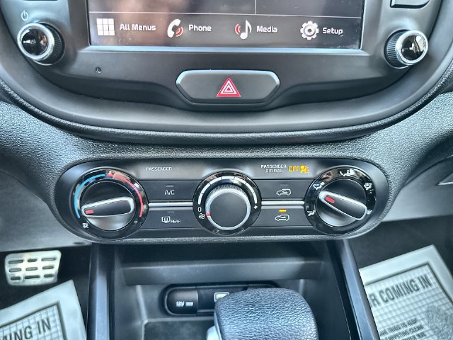 Used 2023 Kia Soul LX w/ LX Technology Package FWD image 19
