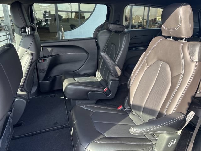 New 2026 Chrysler Pacifica Select w/ S Appearance Package FWD image 15
