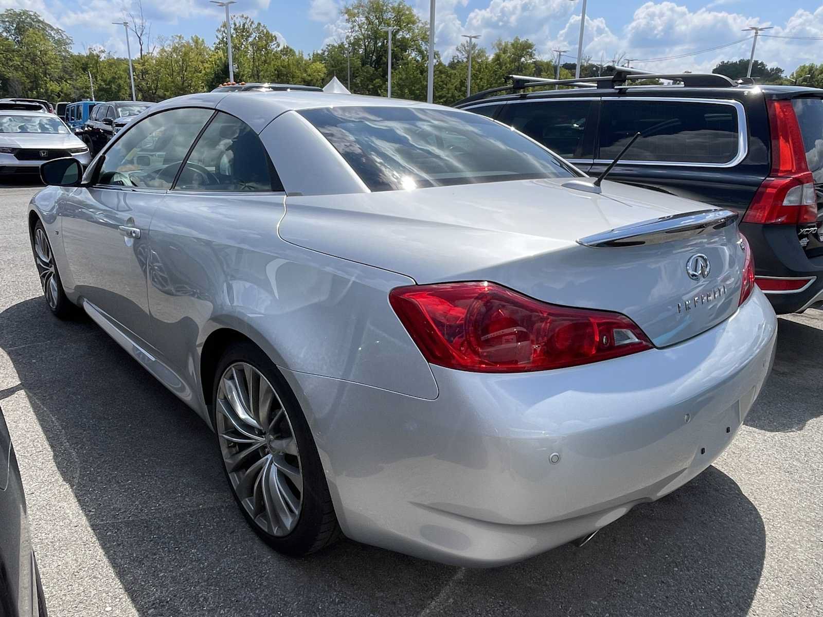 Used 2014 INFINITI Q60 Convertible w/ Premium Package RWD image 4