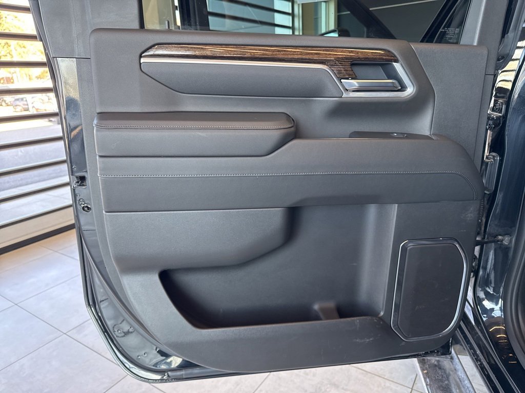 Used 2025 GMC Sierra 3500 SLE w/ SLE Value Package image 18