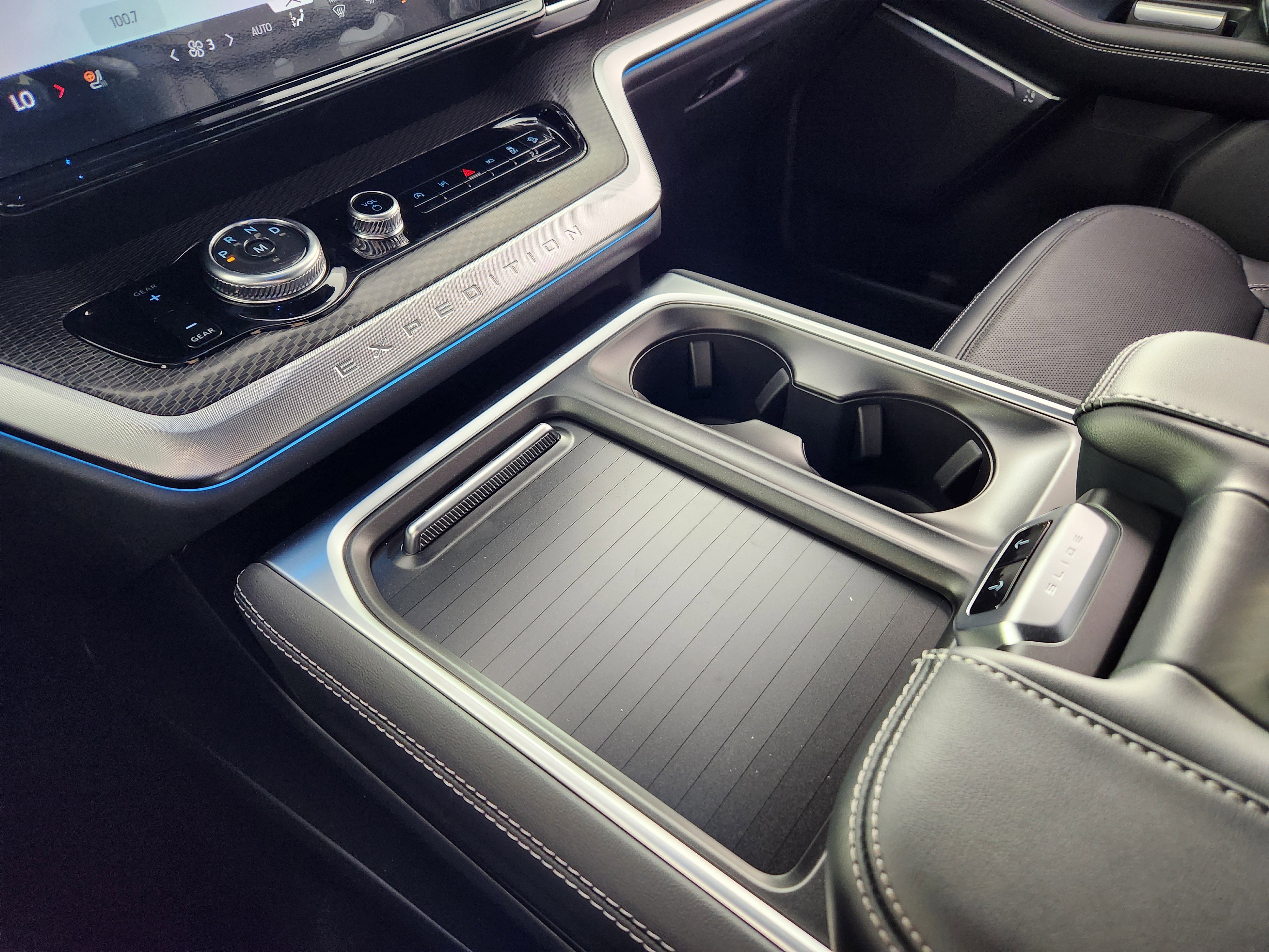 New 2025 Ford Expedition Platinum w/ Stealth Appearance Package image 26