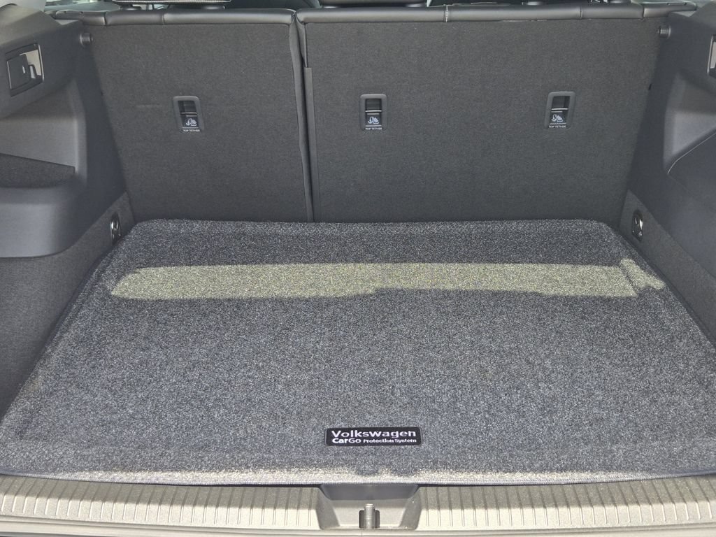 Used 2025 Volkswagen Tiguan SE AWD/4WD image 28
