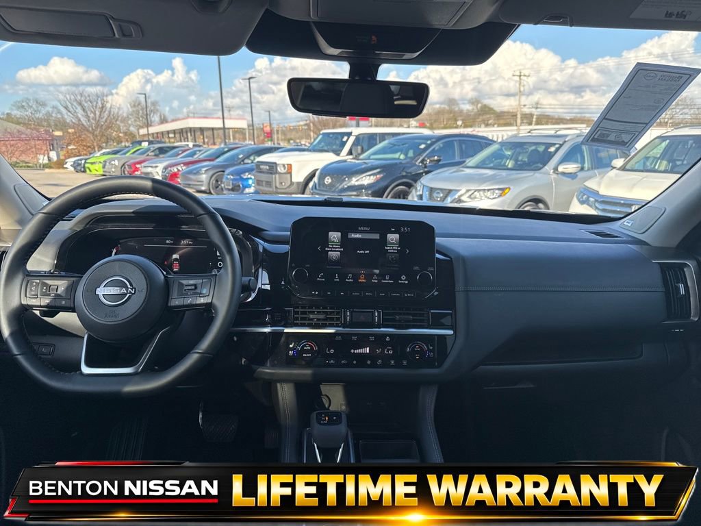 Used 2025 Nissan Pathfinder Platinum w/ Black Appearance Package image 13