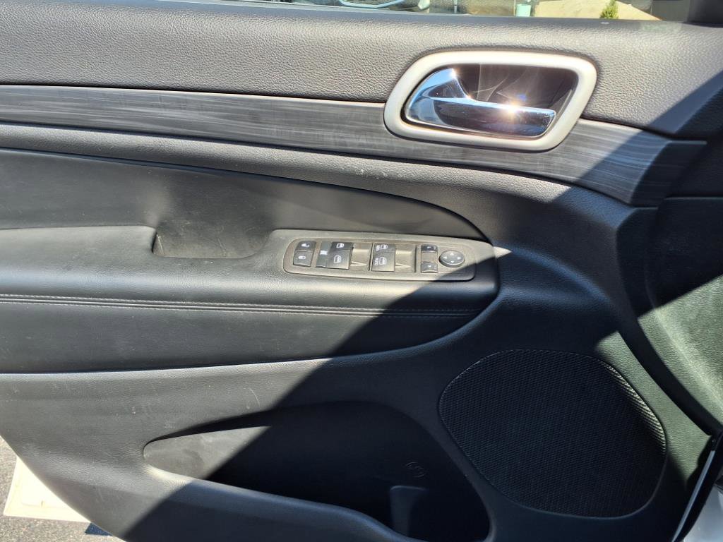 Used 2021 Jeep Grand Cherokee Laredo image 18
