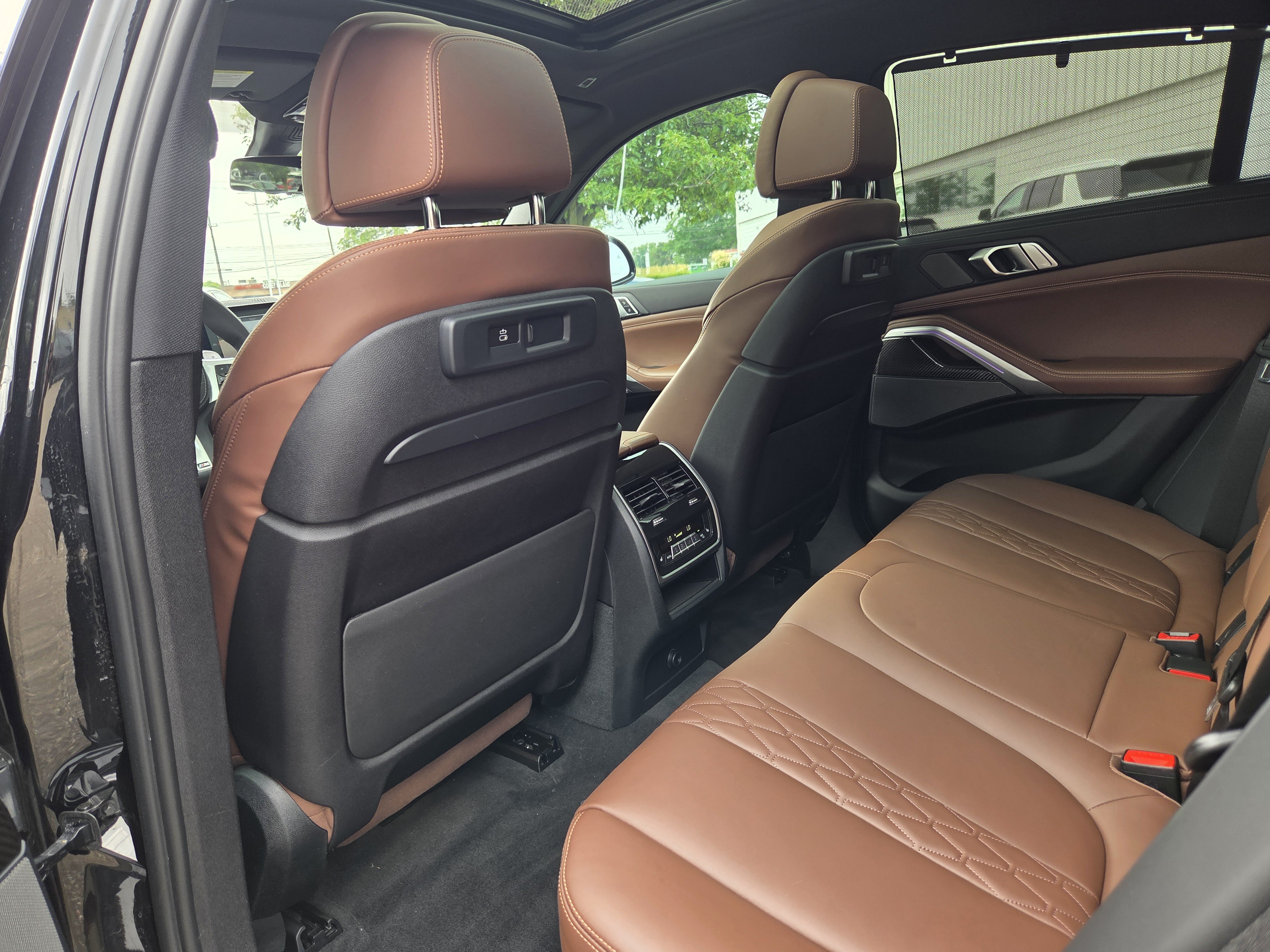 Used 2023 BMW X6 M50i w/ Executive Package AWD/4WD image 35