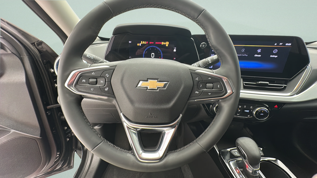 Used 2025 Chevrolet Trax LT w/ LT Convenience Package FWD image 15
