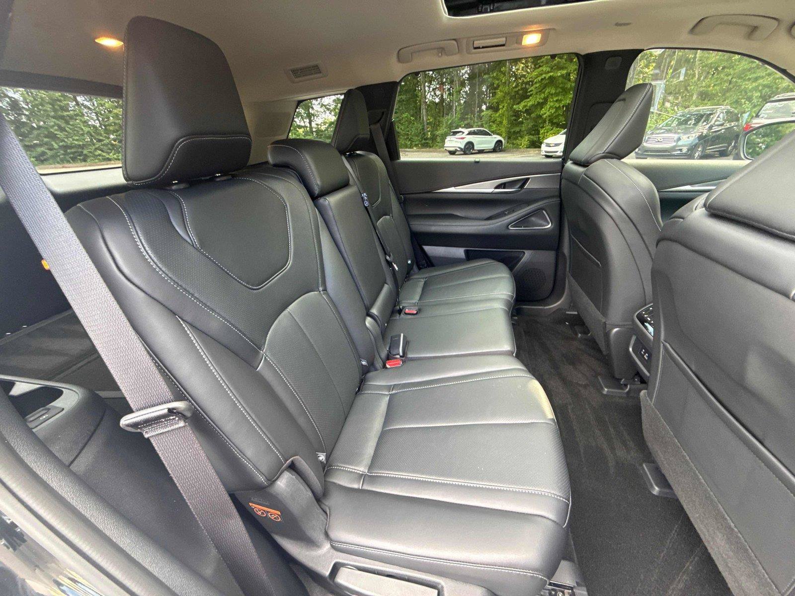 Used 2025 INFINITI QX60 Luxe w/ Lighting Package (N94) FWD image 28