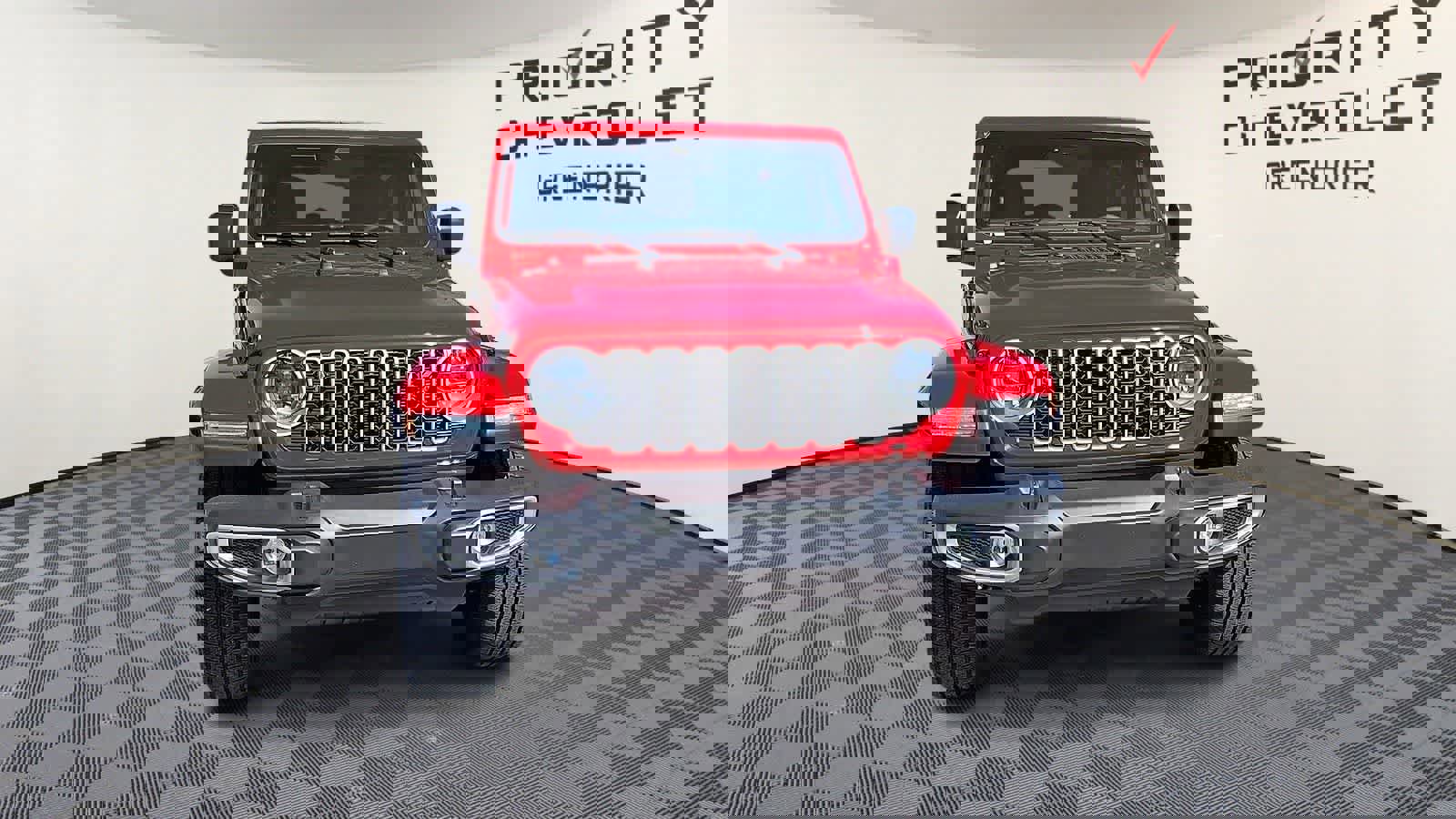 Used 2025 Jeep Wrangler Sahara image 3