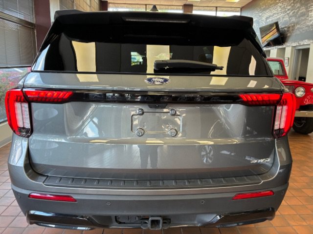 Used 2025 Ford Explorer ST-Line w/ ST-Line Street Pack AWD/4WD image 5