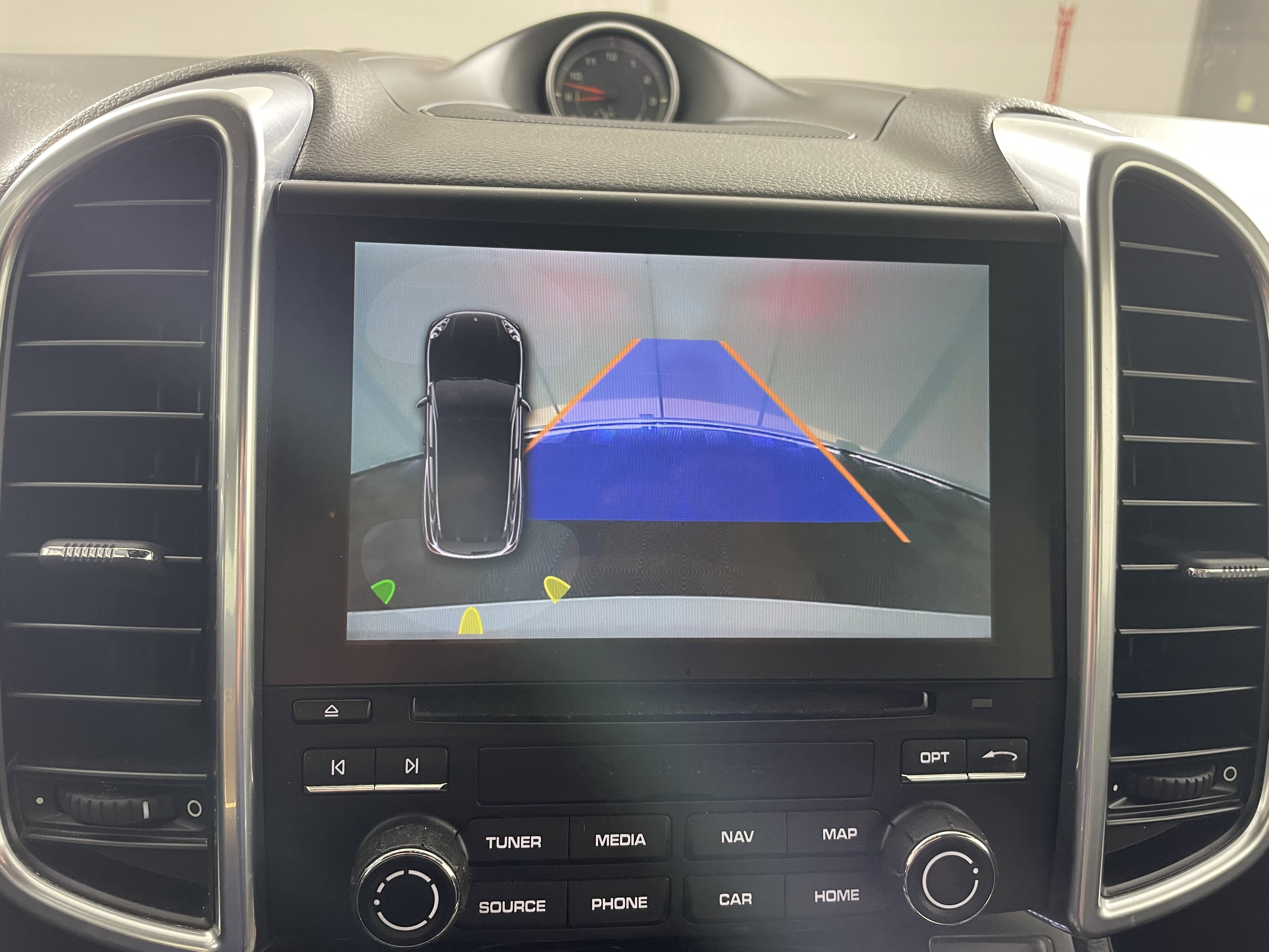 Certified 2018 Porsche Cayenne Platinum Edition image 24