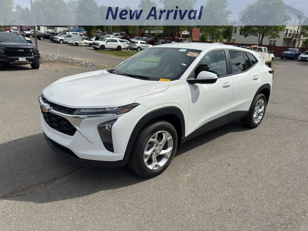 Used 2024 Chevrolet Trax LS w/ LS Convenience Package