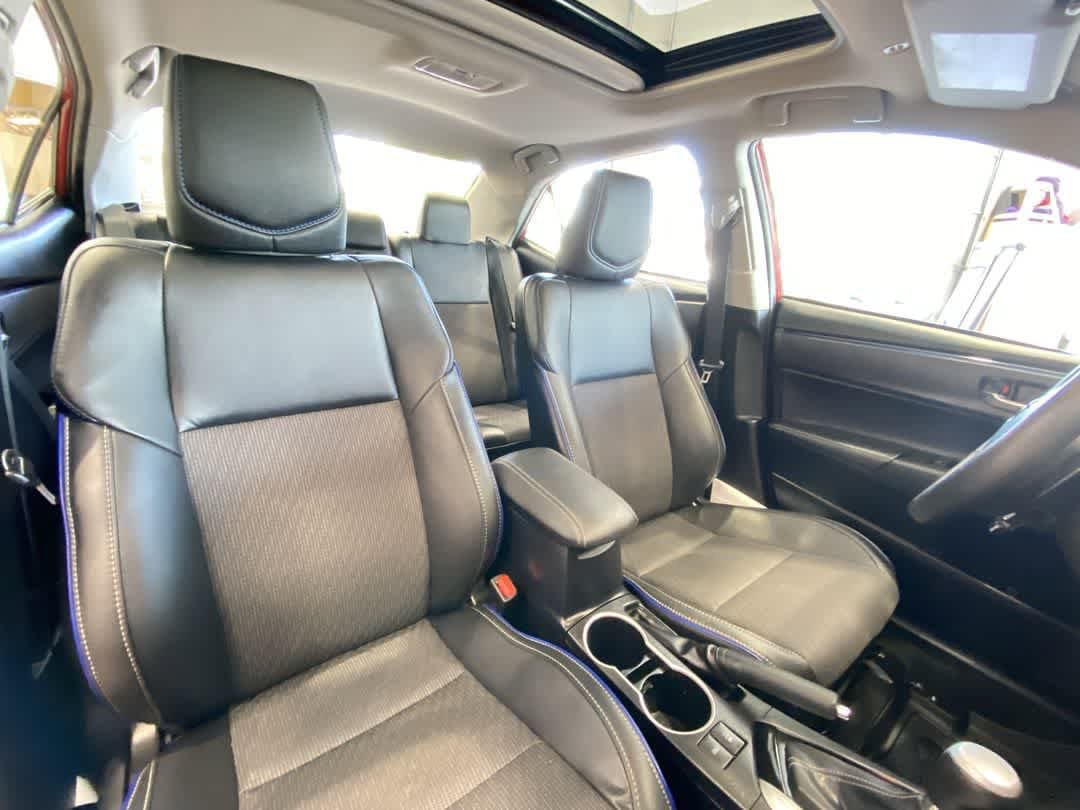 Used 2017 Toyota Corolla SE w/ SE Premium Package FWD image 27