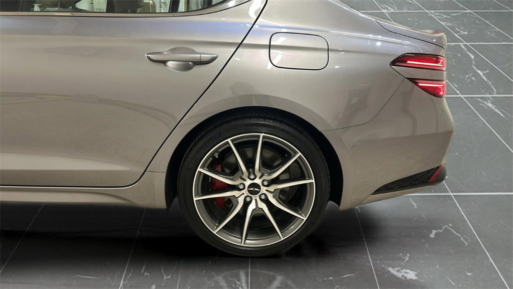 Used 2025 Genesis G70 2.5T image 18
