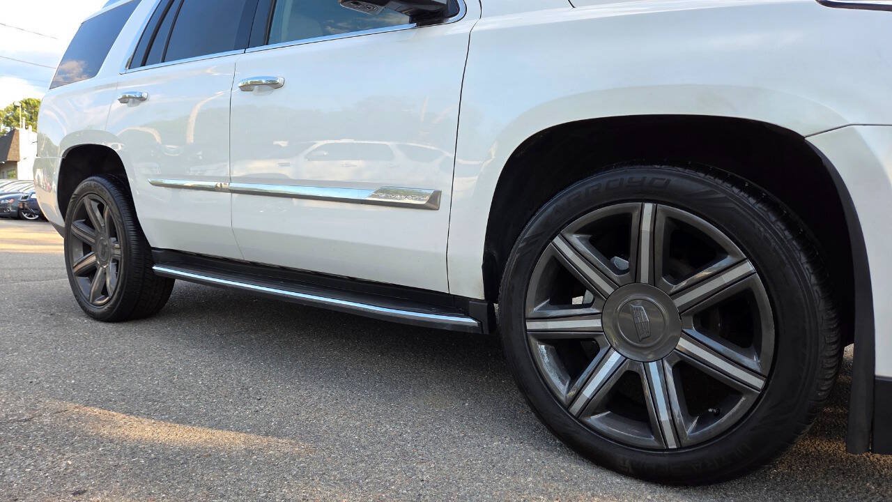 Used 2017 Cadillac Escalade Luxury AWD/4WD image 23