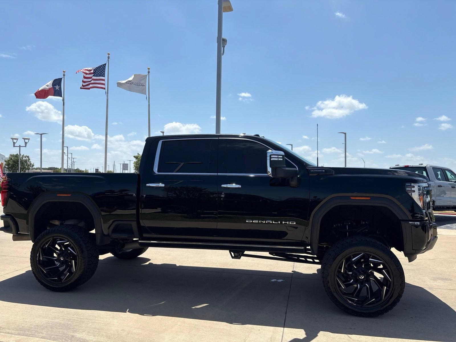 Used 2024 GMC Sierra 2500 Denali Ultimate AWD/4WD image 7