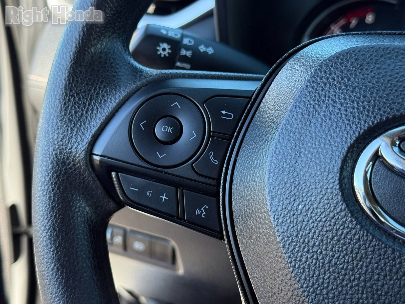 Used 2025 Toyota RAV4 XLE image 16