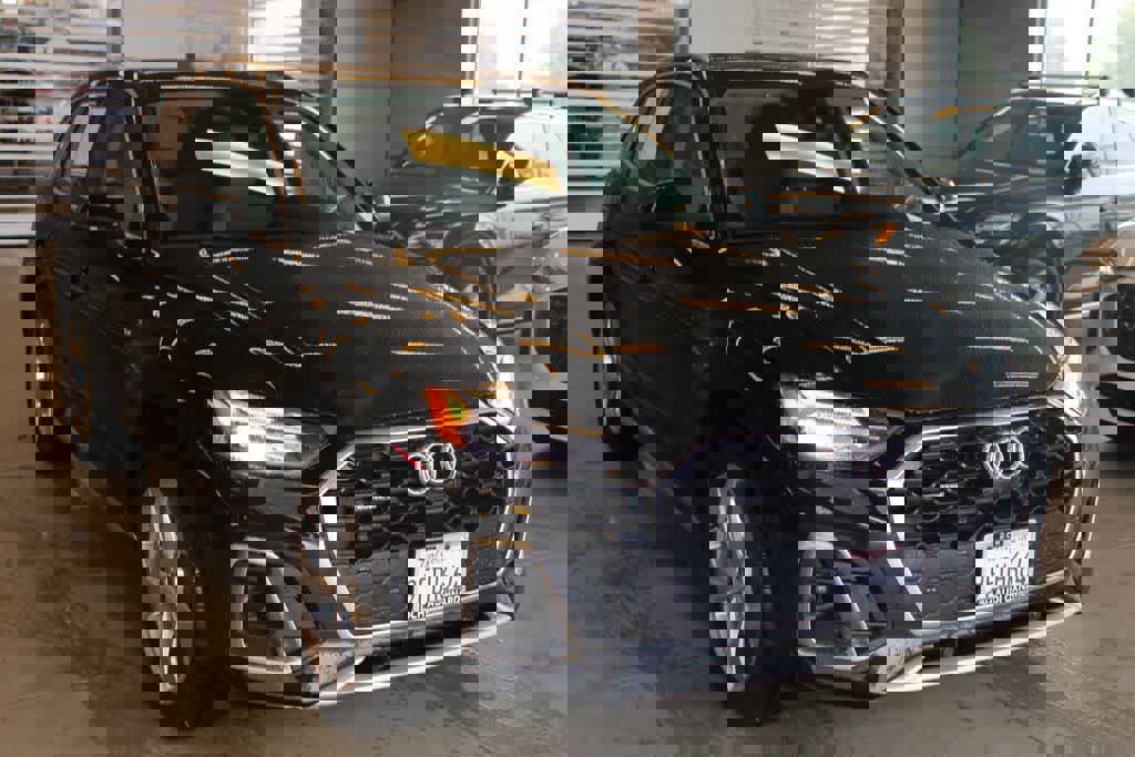 Used 2022 Audi Q5 2.0T Premium Plus w/ Premium Plus Package AWD/4WD image 3