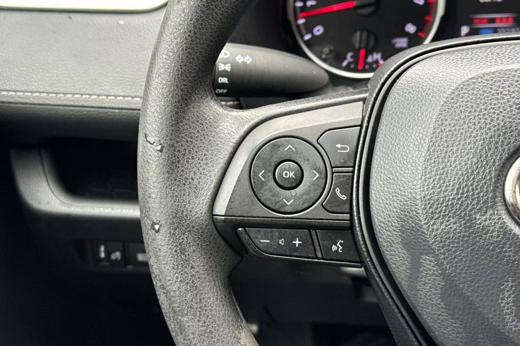 Used 2022 Toyota RAV4 LE image 24