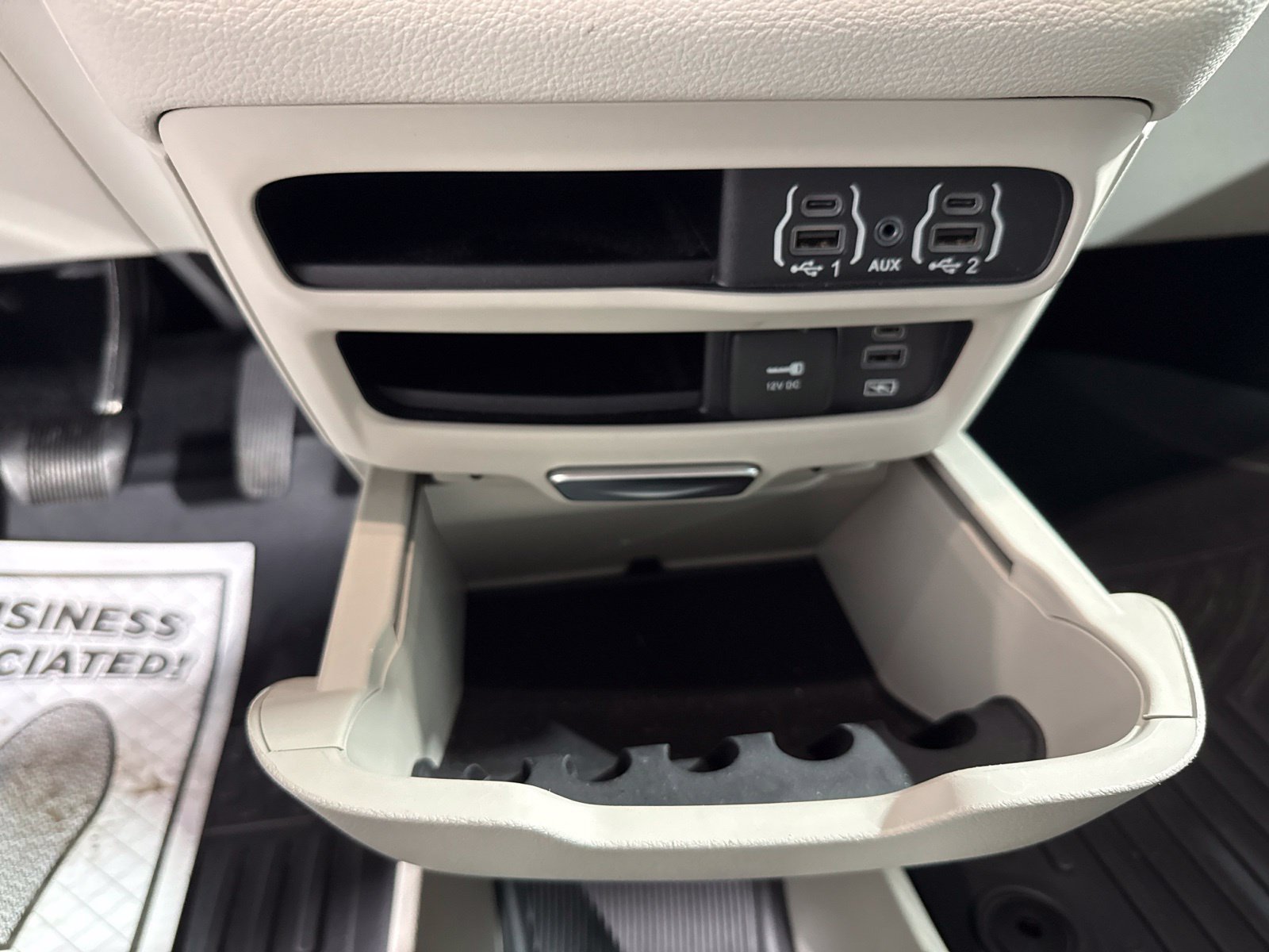 Used 2022 Chrysler Pacifica Touring-L AWD/4WD image 38