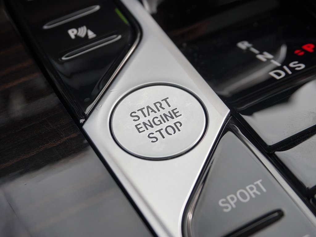 Used 2024 BMW X7 xDrive40i w/ Premium Package image 61