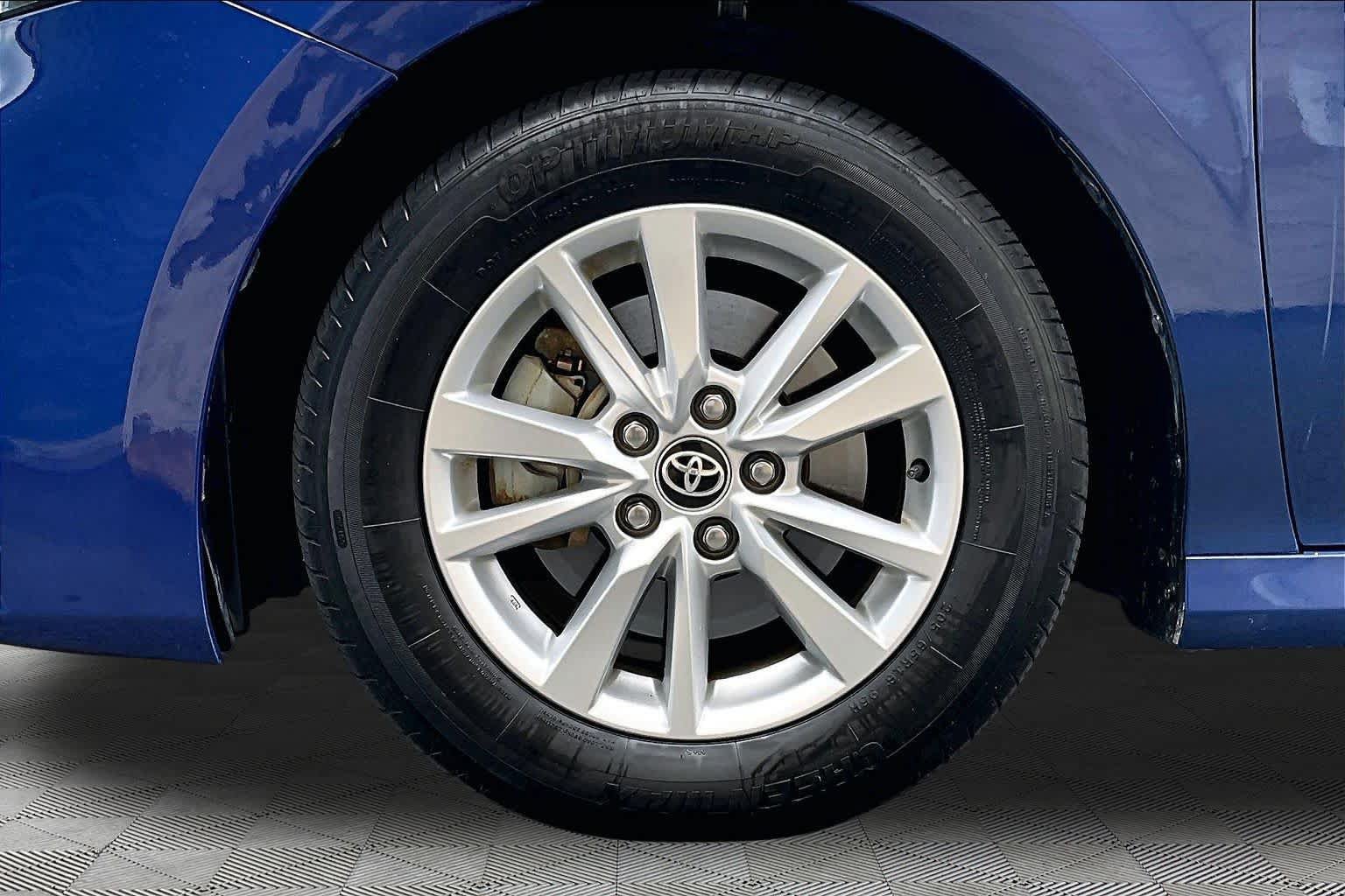 Used 2025 Toyota Camry LE FWD image 11