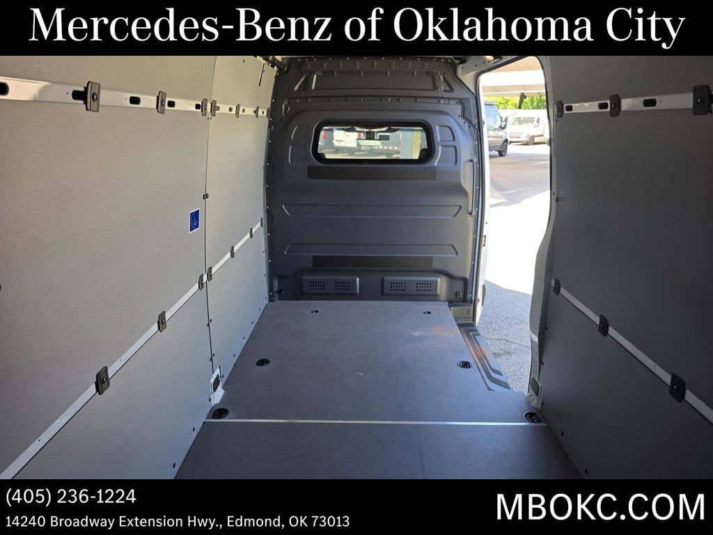 Used 2025 Mercedes-Benz Sprinter 2500 image 5